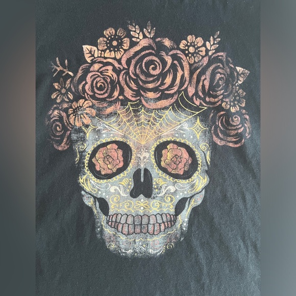 Torrid Flower Crown Skull Tee Size Plus 0, Black, Cap Sleeve - Picture 4 of 4